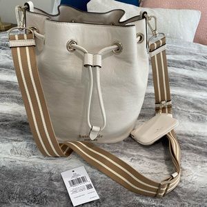 Ivory colored, Kate spade, pebbled, leather bucket purse. Excellent condition.